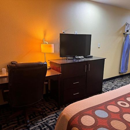 Super 8 By Wyndham Pasadena Otel Dış mekan fotoğraf