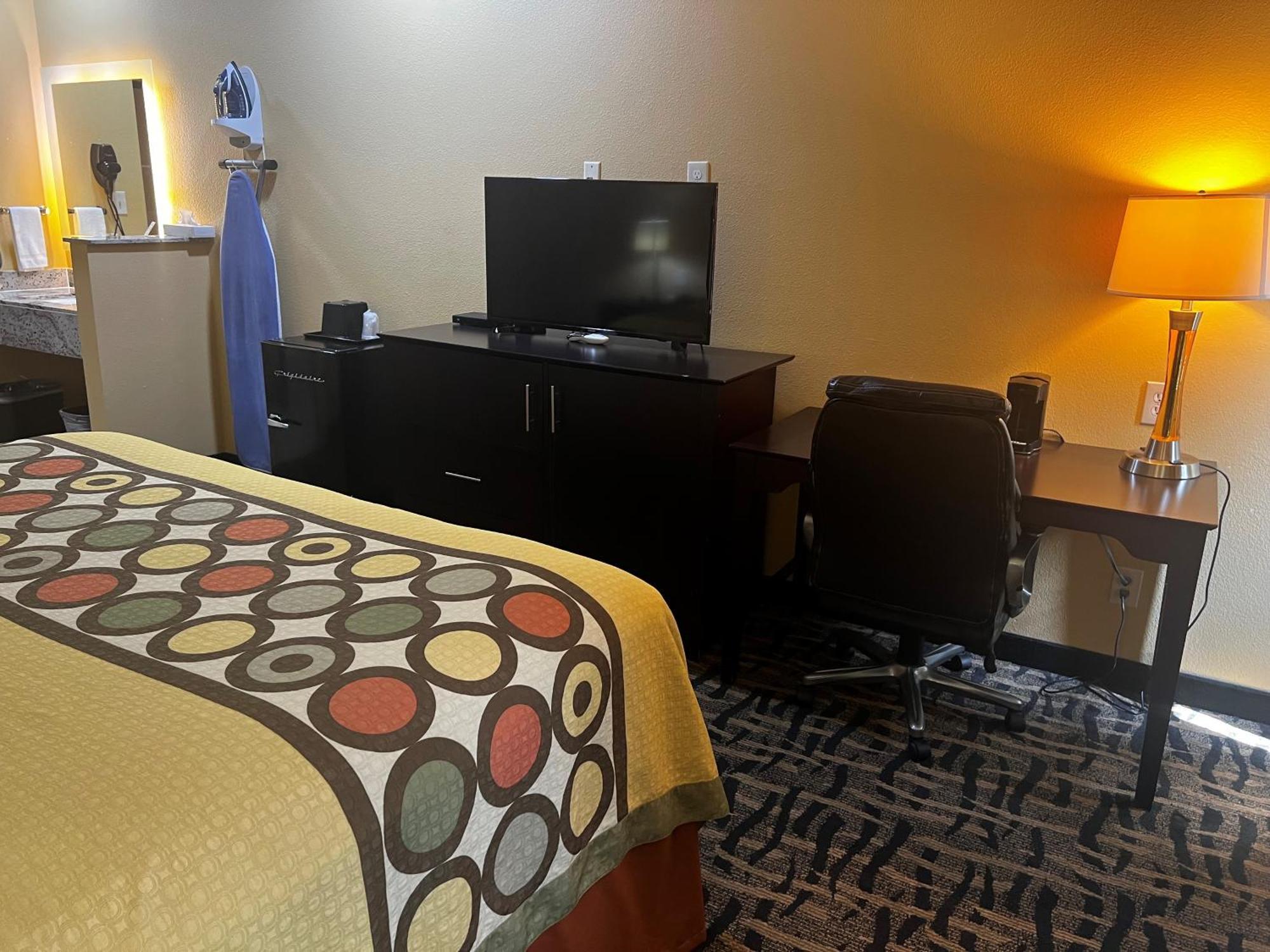 Super 8 By Wyndham Pasadena Otel Dış mekan fotoğraf