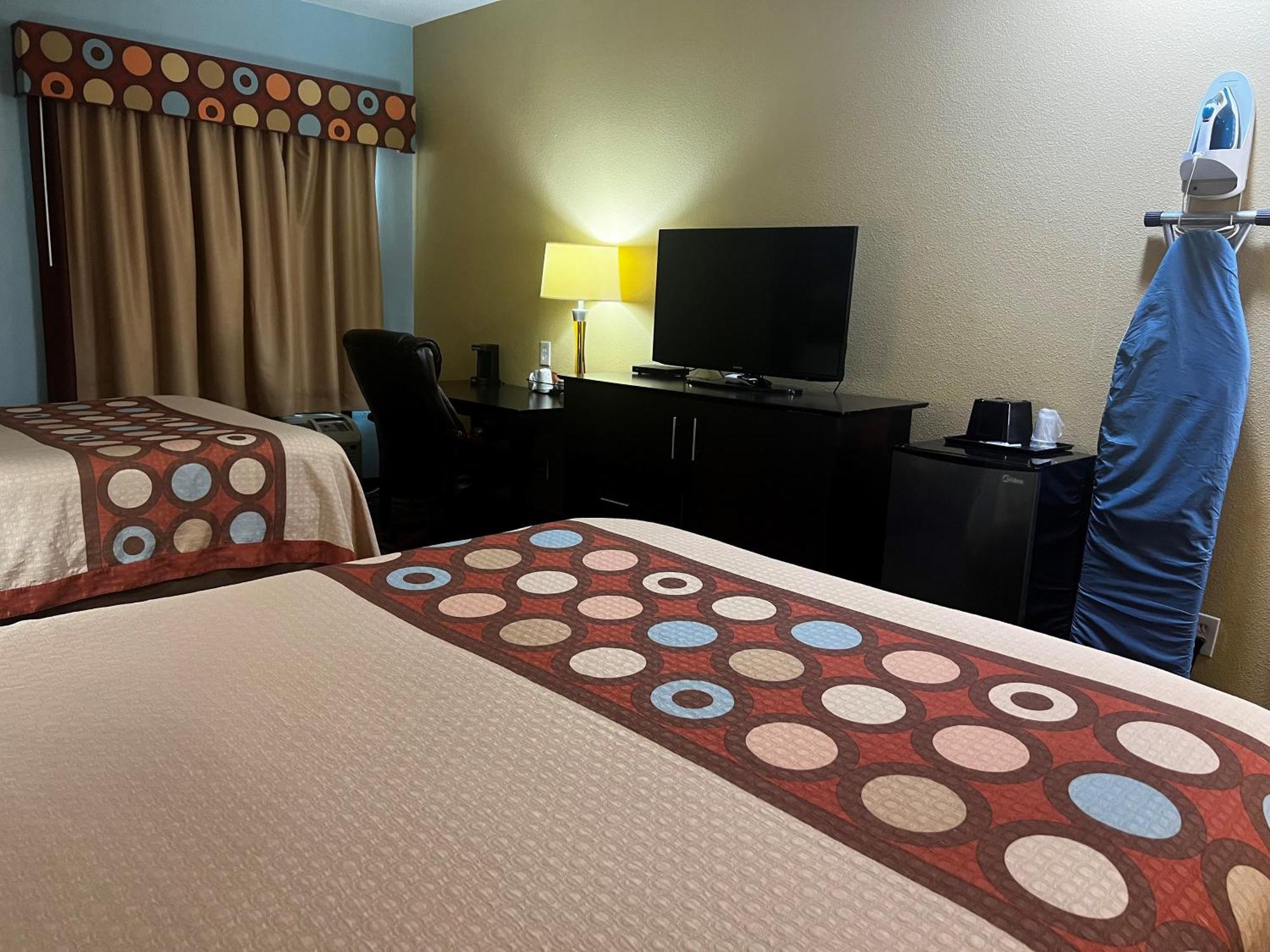Super 8 By Wyndham Pasadena Otel Dış mekan fotoğraf