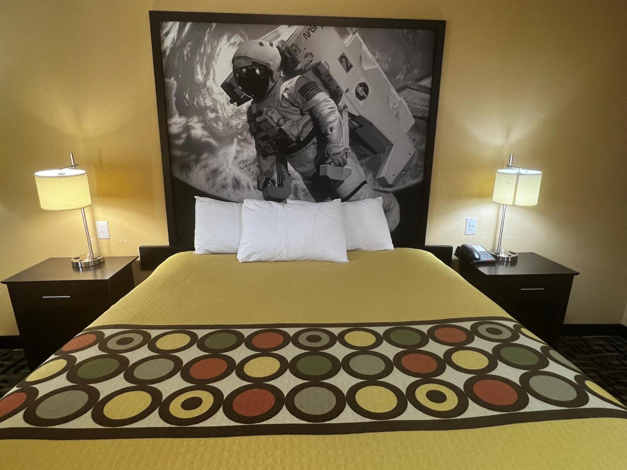 Super 8 By Wyndham Pasadena Otel Dış mekan fotoğraf